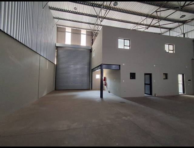 350M² WAREHOUSE TO LET IN CLEVELAND